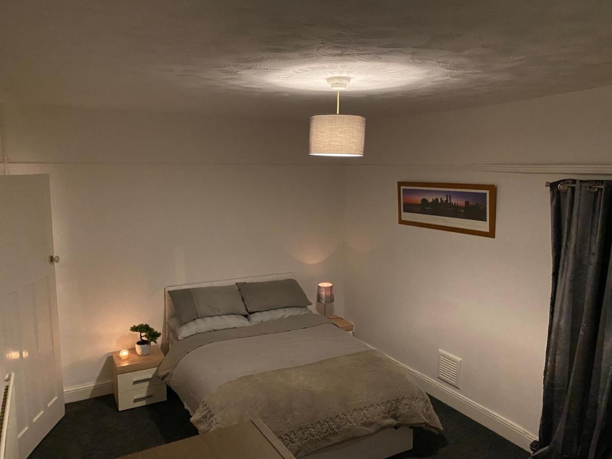 Spacious 2 Bed Apartment, Close To Village Shops Cardiff Extérieur photo
