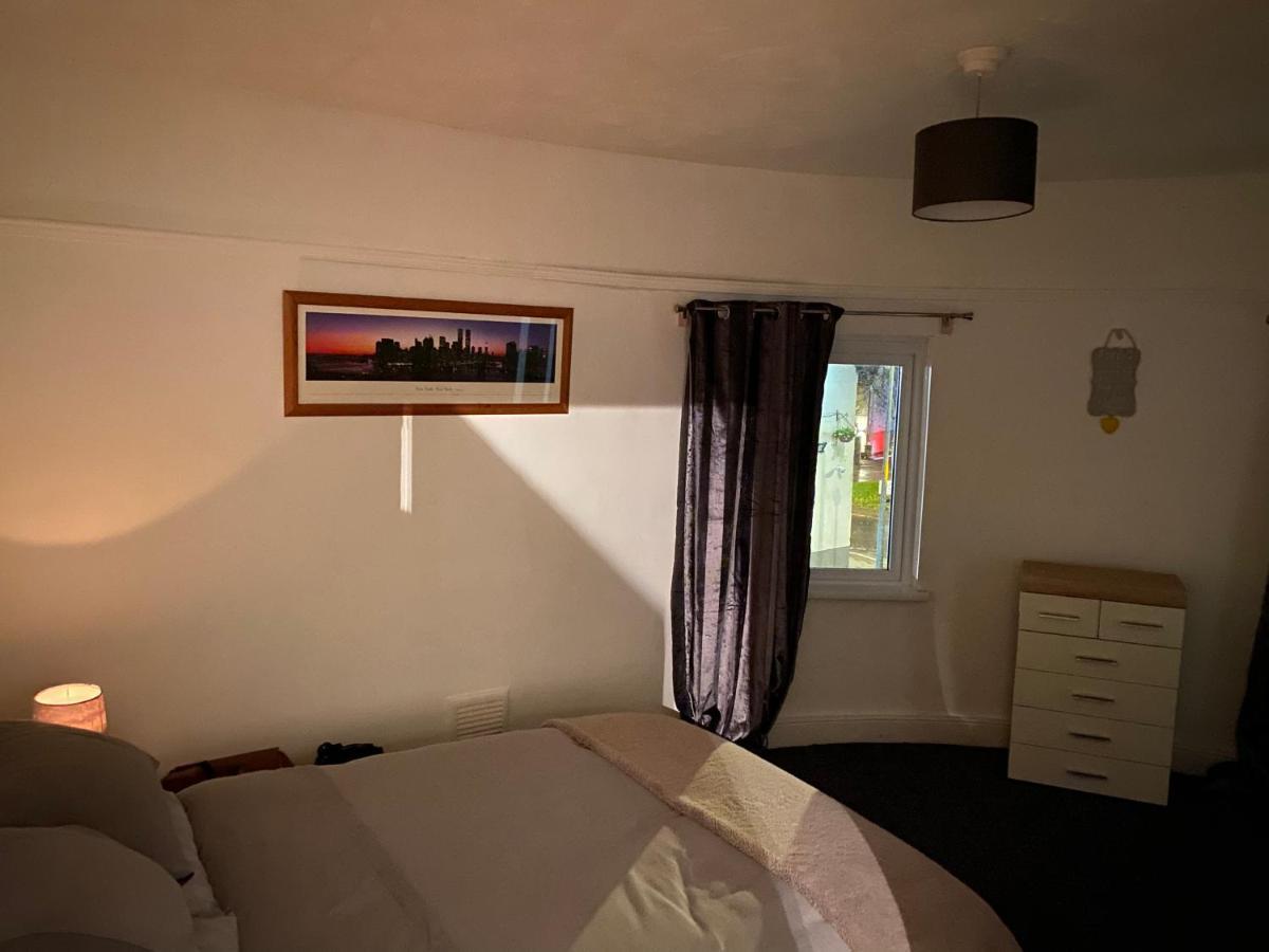 Spacious 2 Bed Apartment, Close To Village Shops Cardiff Extérieur photo