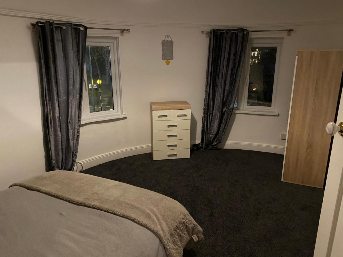 Spacious 2 Bed Apartment, Close To Village Shops Cardiff Extérieur photo