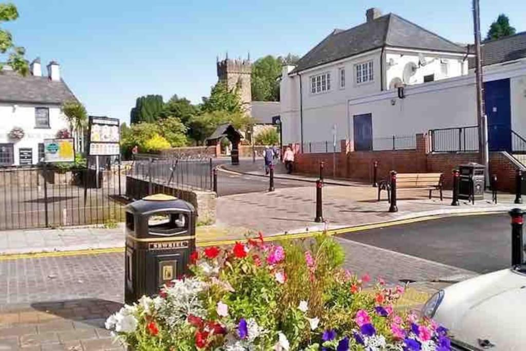 Spacious 2 Bed Apartment, Close To Village Shops Cardiff Extérieur photo