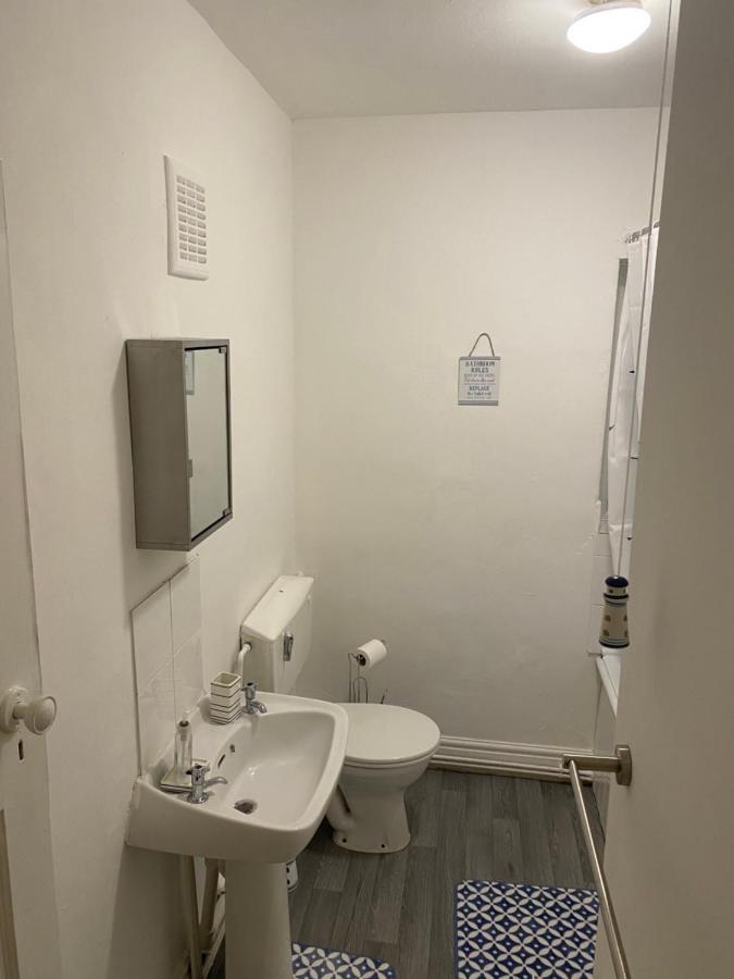 Spacious 2 Bed Apartment, Close To Village Shops Cardiff Extérieur photo