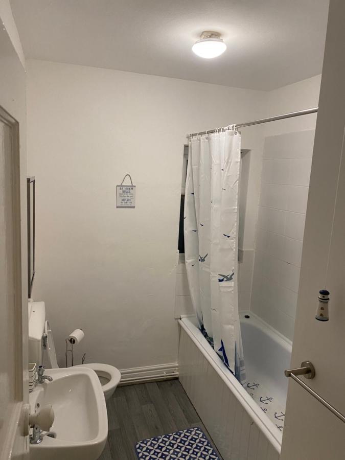 Spacious 2 Bed Apartment, Close To Village Shops Cardiff Extérieur photo