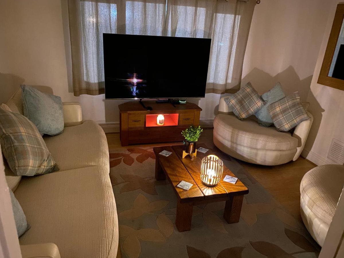 Spacious 2 Bed Apartment, Close To Village Shops Cardiff Extérieur photo