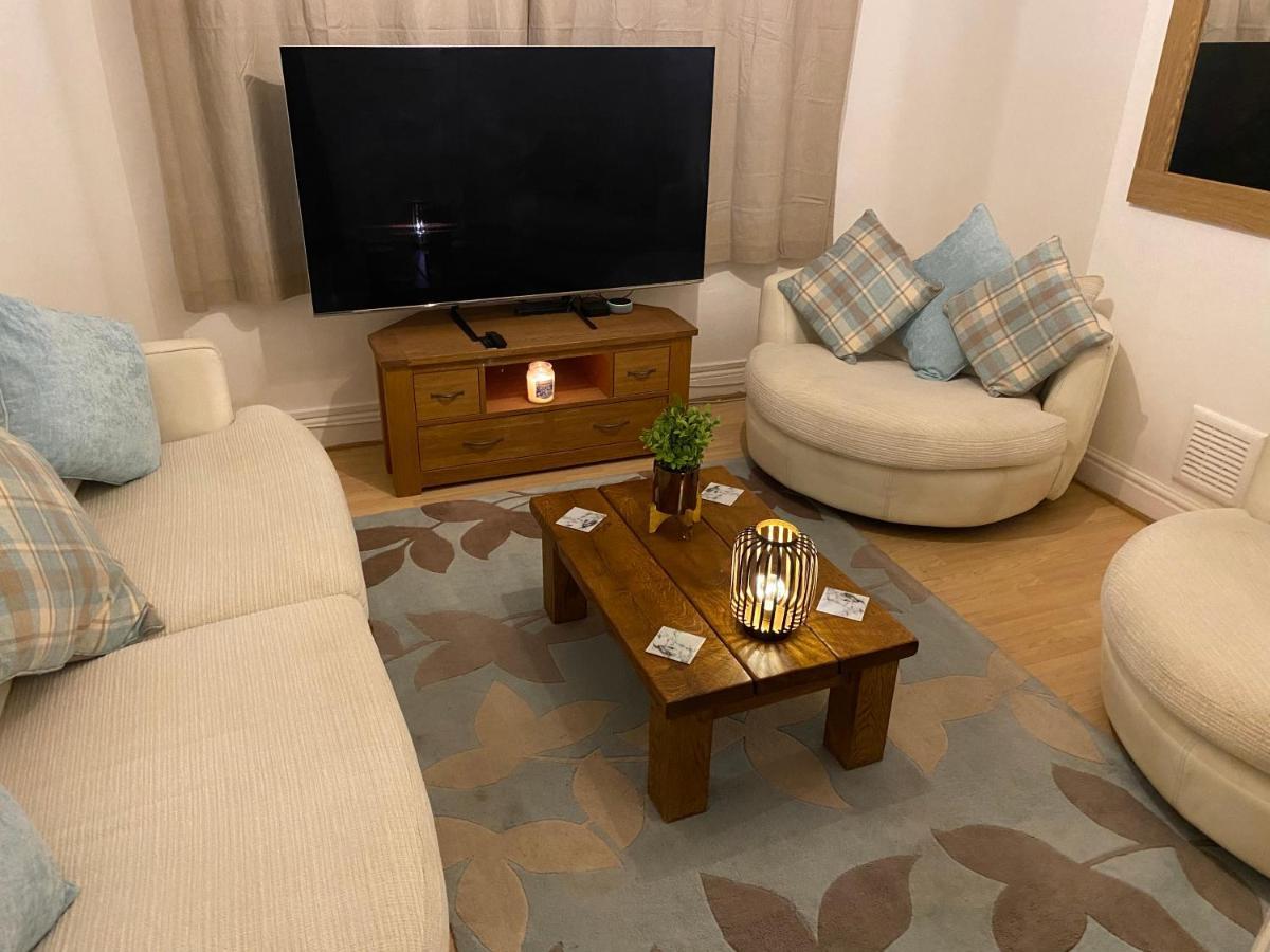 Spacious 2 Bed Apartment, Close To Village Shops Cardiff Extérieur photo